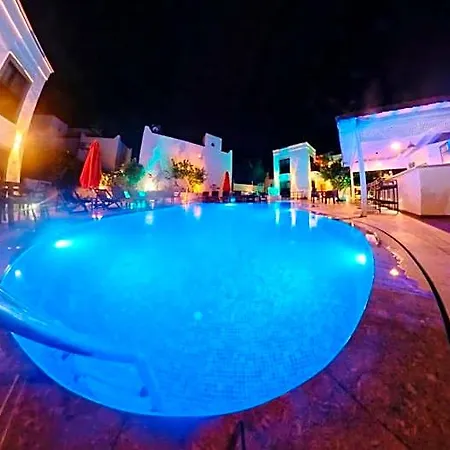 호텔 Derin Bodrum 검벳
